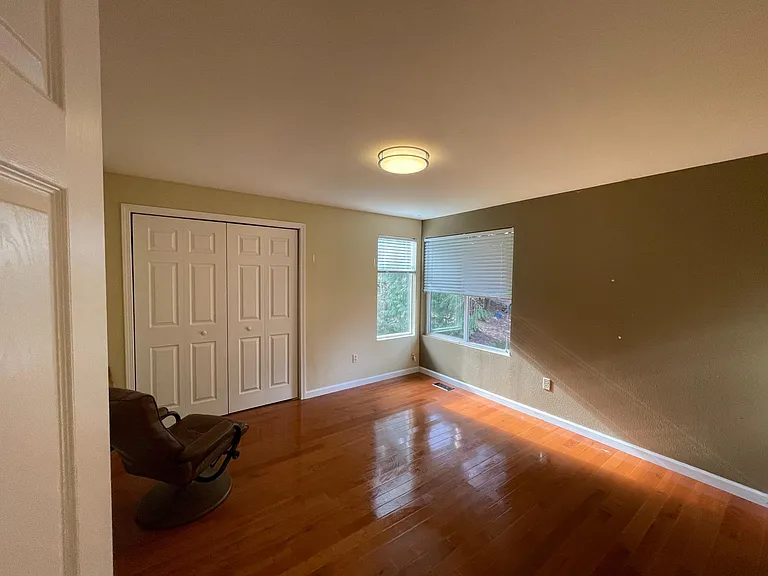 15810 NE 66th Pl — Photo 3