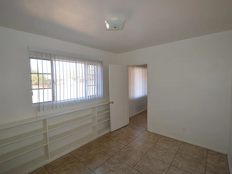 1152 N Santa Rosa Ave — Photo 5