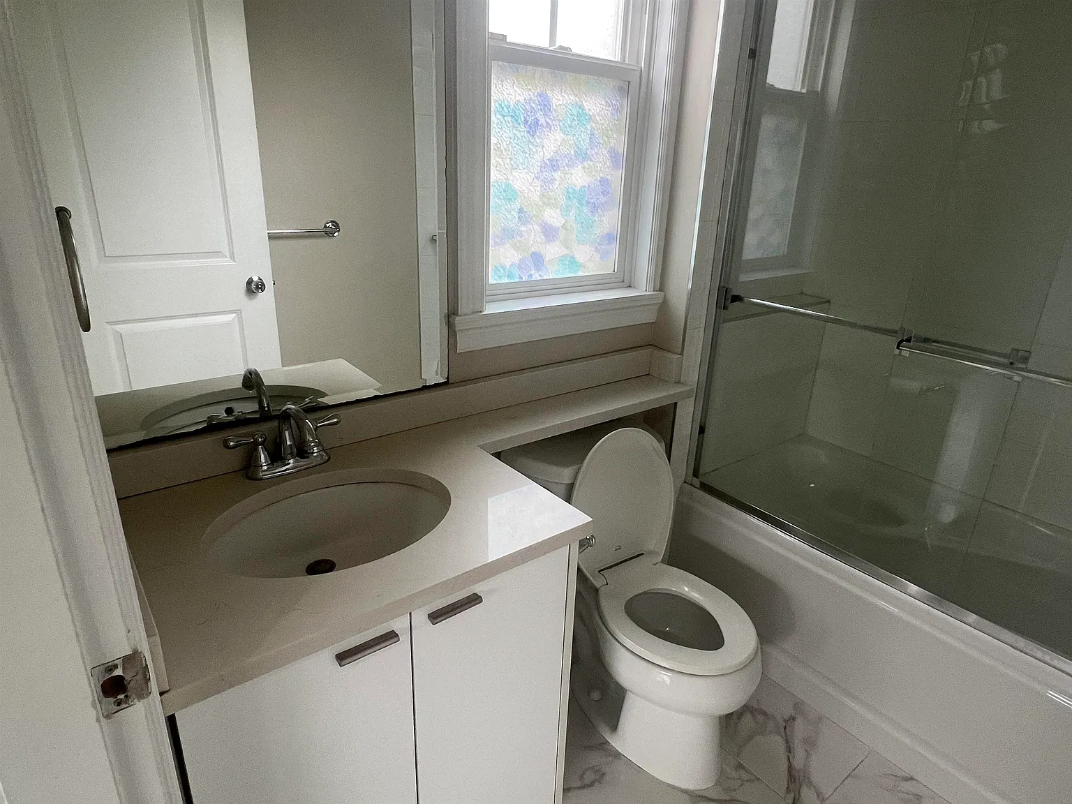 3 bed, 904 sqft, $2,950 — Photo 2