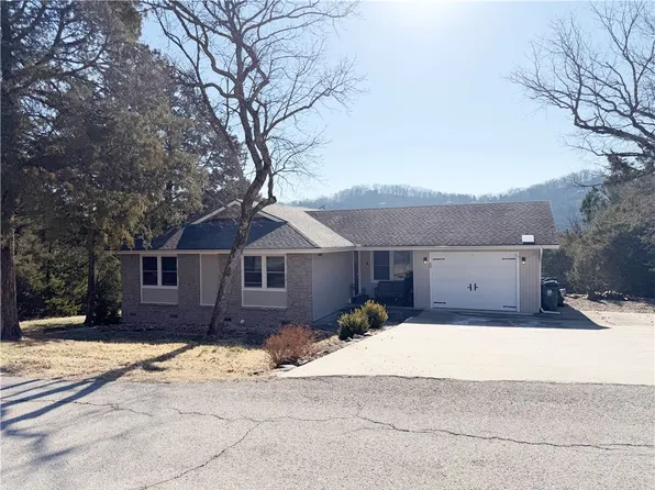 80 Table Rock Dr, Holiday Island, AR 72631