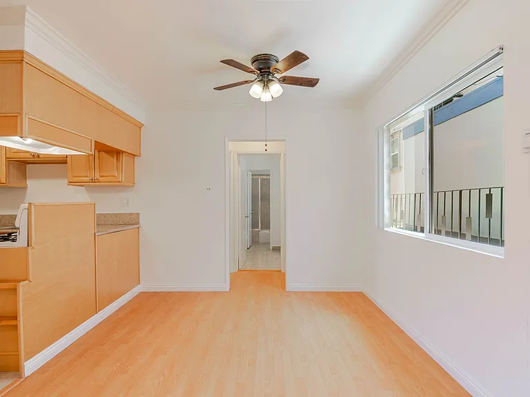 340 W Doran St #8 — Photo 6
