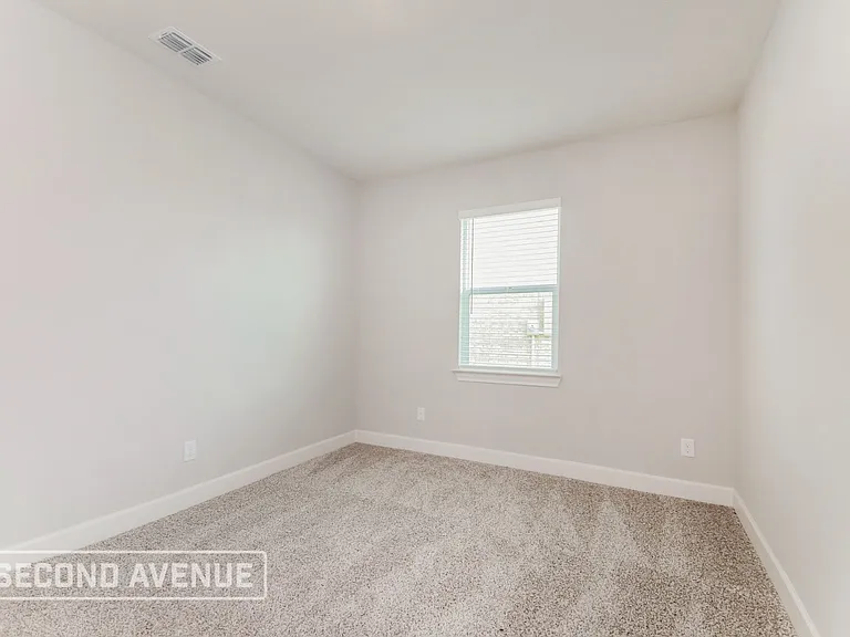 2121 Meadow Dr — Photo 10