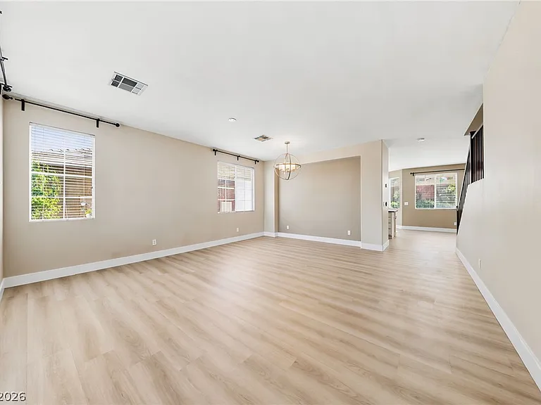 2551 Williamsburg St — Photo 9