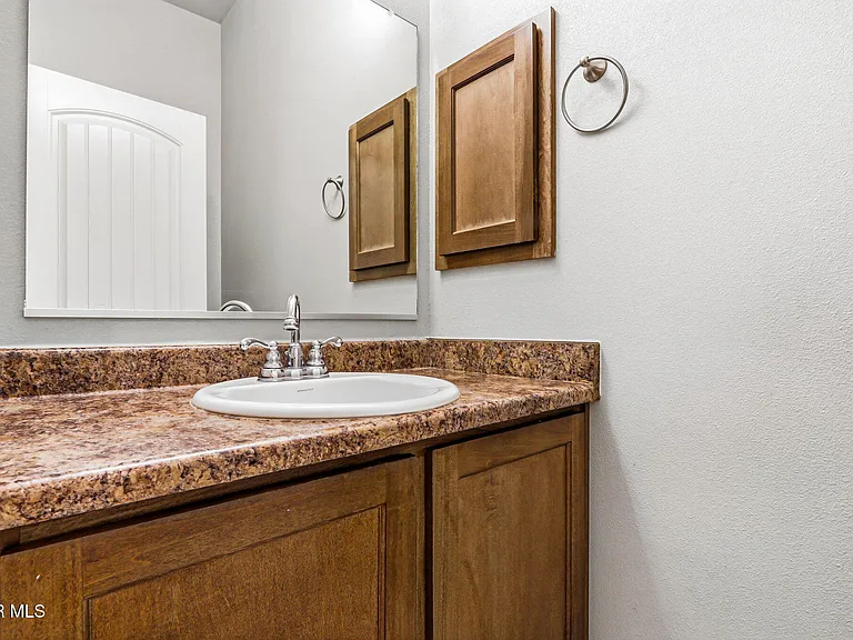 714 Hc Gilbert Minjares Dr #A — Photo 9