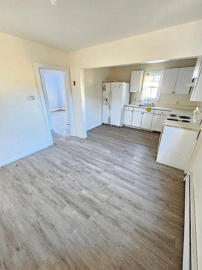 3 bed, 728 sqft, $2,800 — Photo 2