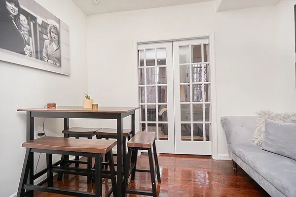 Rented by Compass | media 28