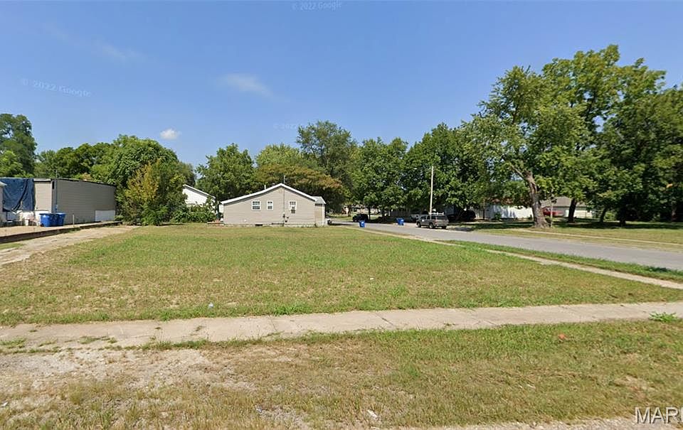 2nd image of 2400 W 23rd St