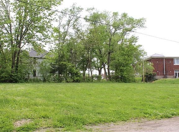 4th image of 2501 Main St