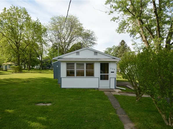 230 W Sherman Ave, Newark, NY 14513