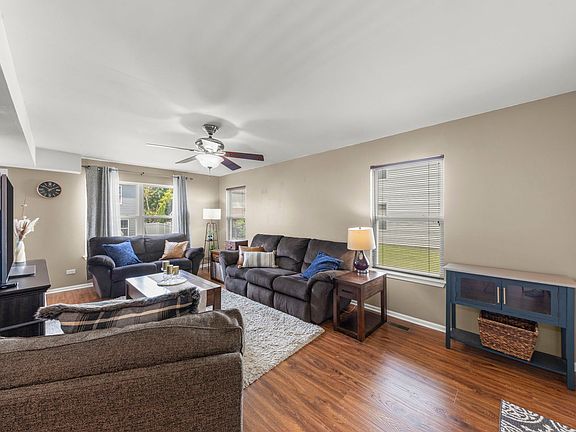 4th image of 21460 Loch Ln
