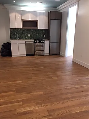 Rented by P Management | media 33