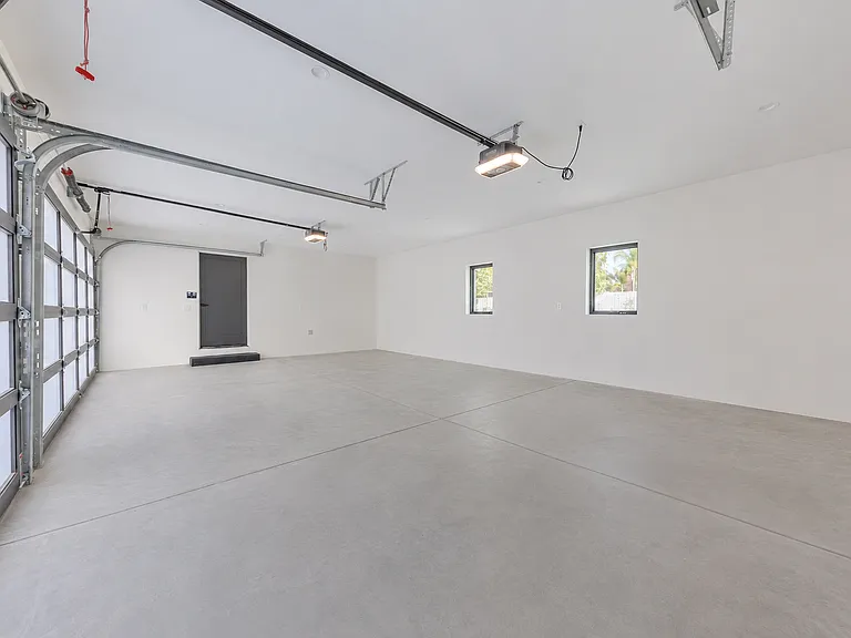 4557 Camellia Ave — Photo 34