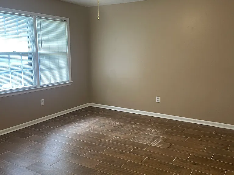 105 Valencia Cir — Photo 19