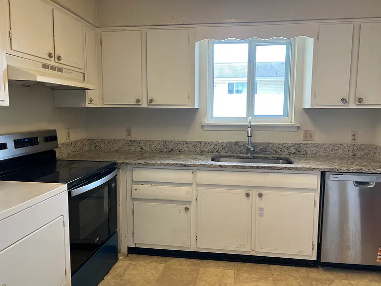 2343 Champion Ct — Photo 6