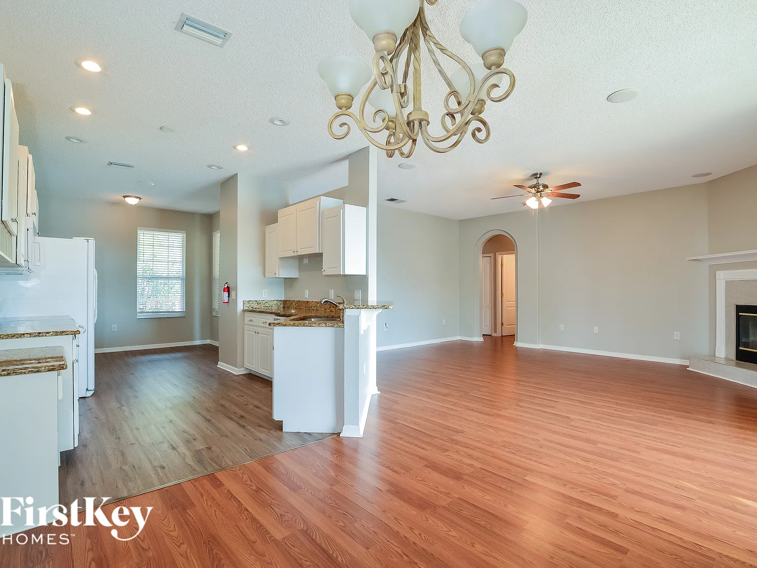 3 bed, 2.0 bath, 1786 sqft, $2,180 — Photo 3