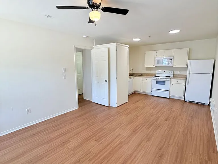 Cedar Creek Apartment Homes — Photo 12