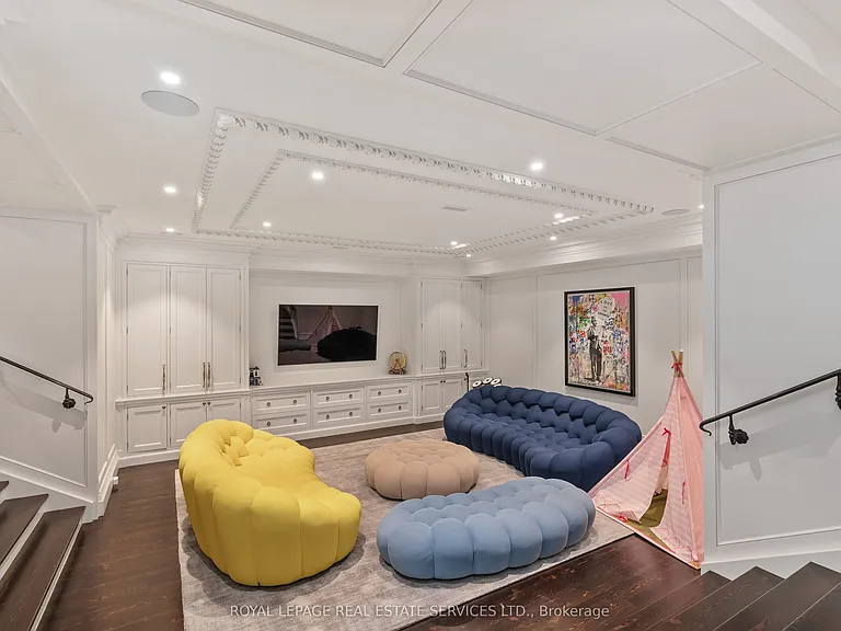 108 Sandringham Dr — Photo 36