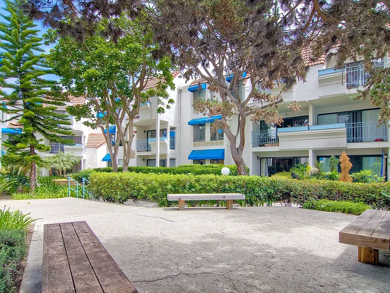 8328 Regents Rd #3E — Photo 34