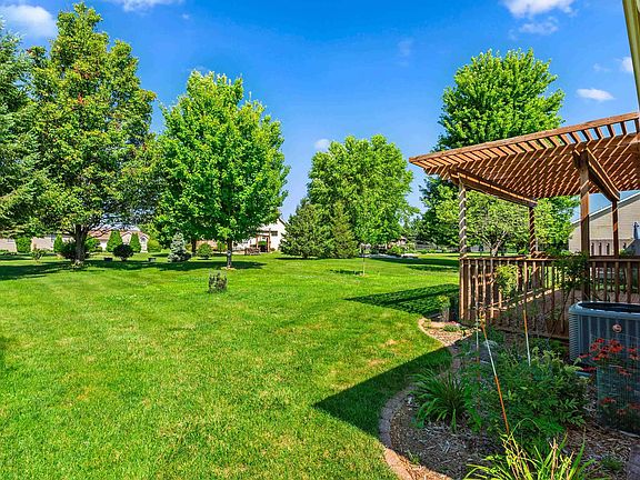 4th image of 111 Hickory Ln