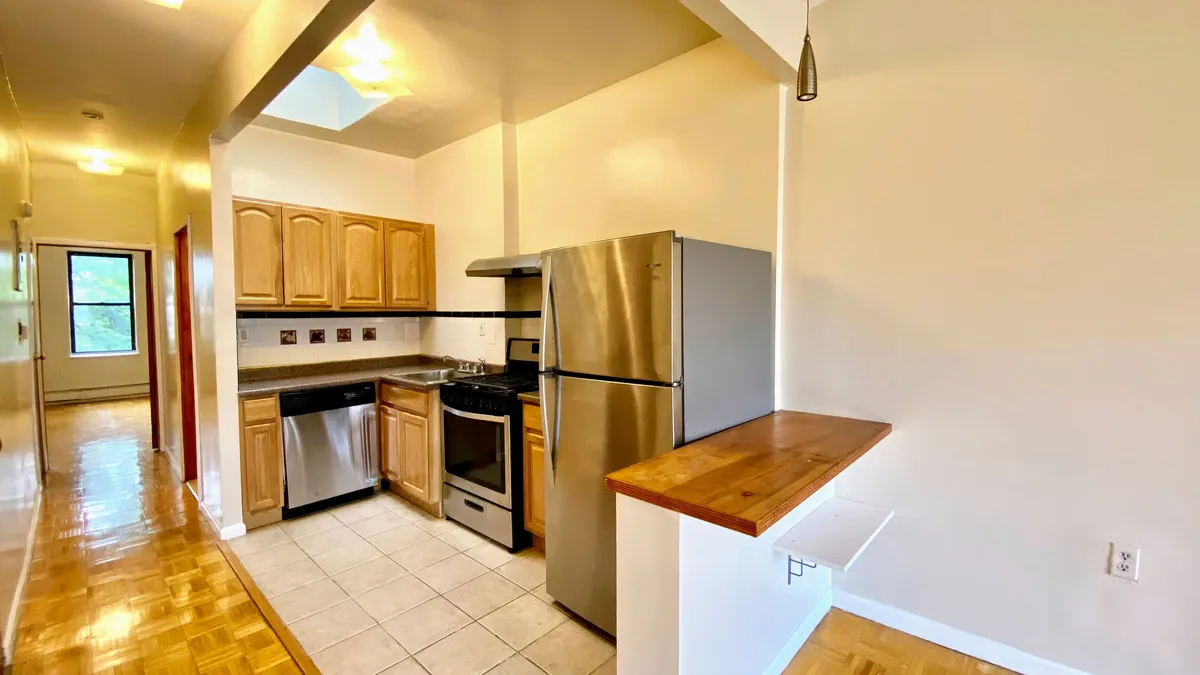 Primary Photo - 25 E 129th St #3