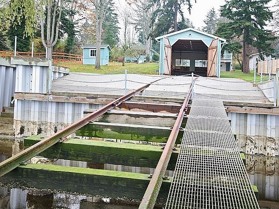Boat house & launch