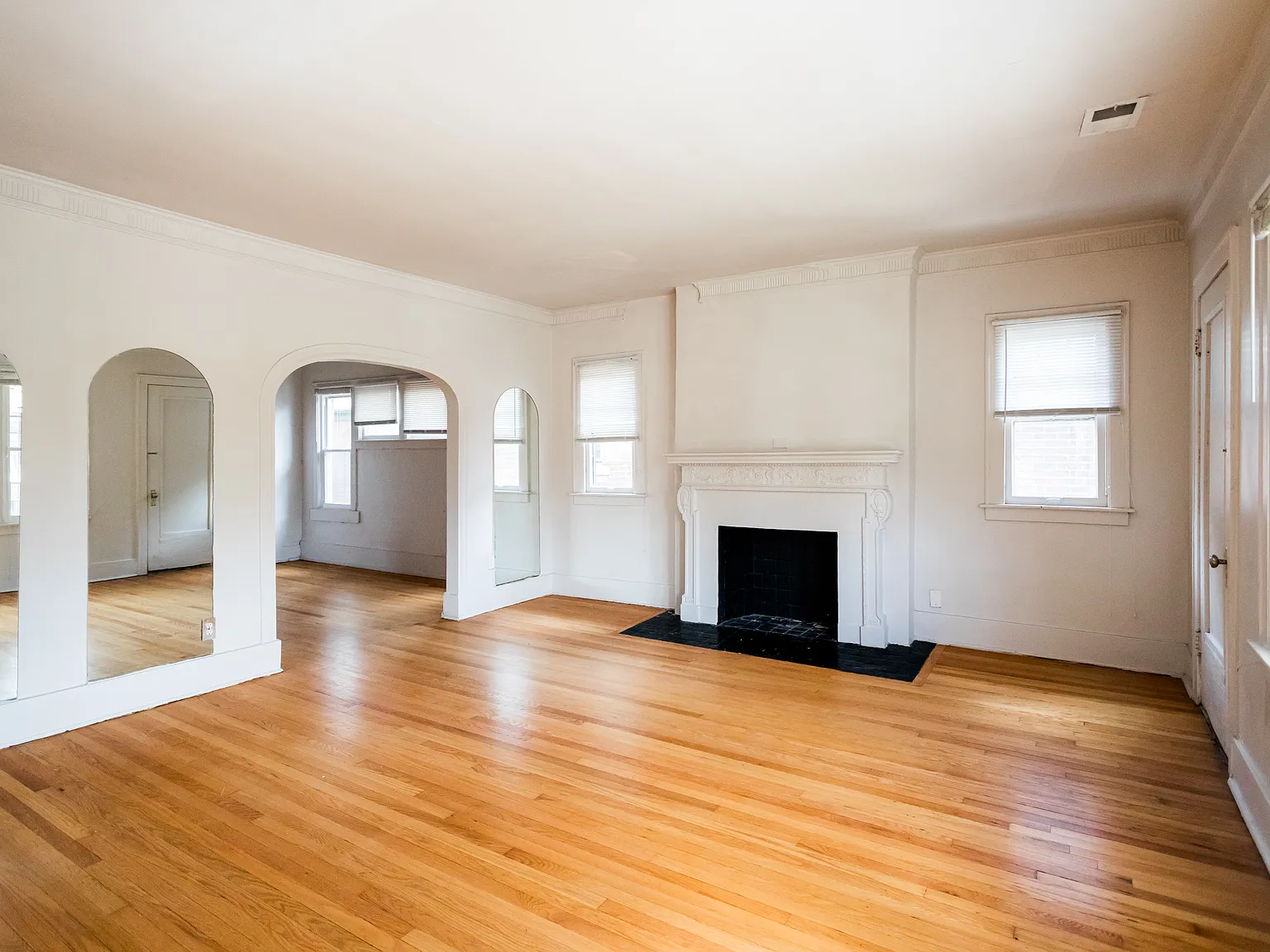 3 bed, $1,300 — Photo 2