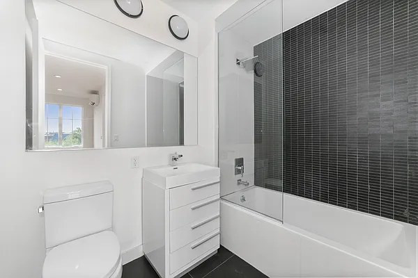 Rented by MNS | media 8