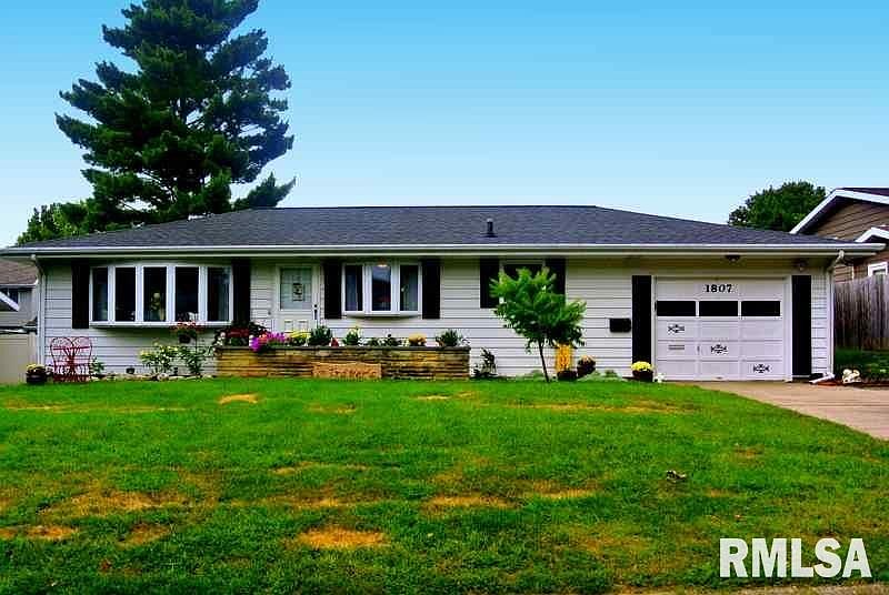 1st image of 1807 W Clarewood Ave