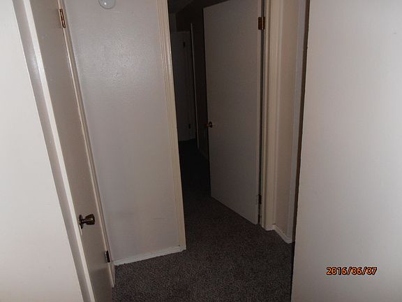 4th image of 1109 NW Lincoln Ave APT 33