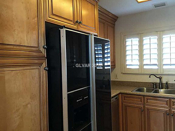 3rd image of 7727 Selby Ct