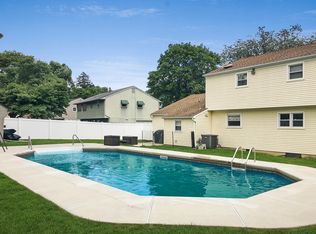 6 Oak Dr, Stratford, NJ 08084