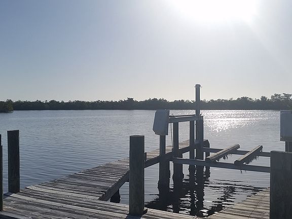 4th image of 1911 Sykes Creek Dr