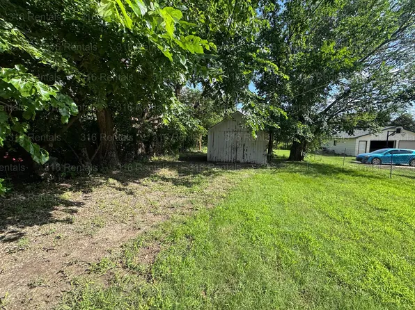 1015 E 5th St, Newton, KS 67114