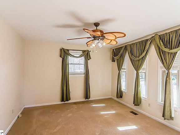 3rd image of 225 Lorraine Dr