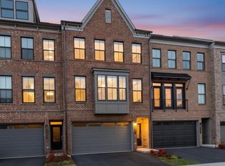 5241 Ridgeview Retreat Dr, Chantilly, VA 20151