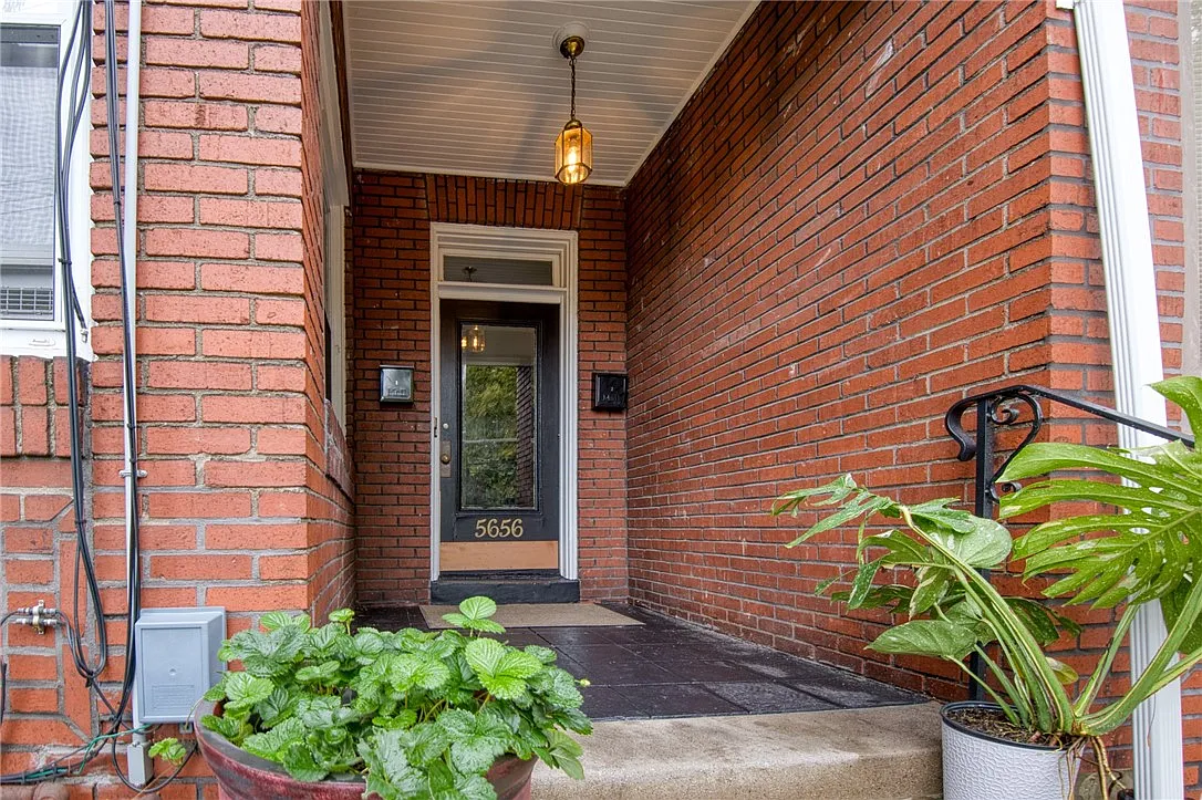 2 bed, $1,680 — Photo 1