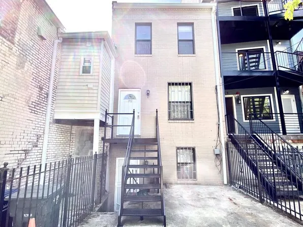 1702 Lincoln Rd NE Unit 2, Washington, DC 20002
