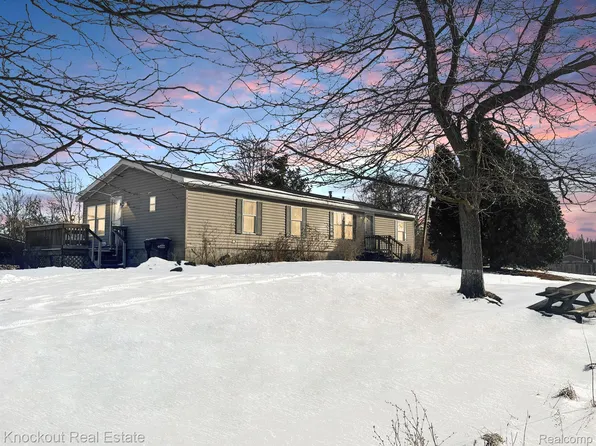 10040 Nichols Rd, Montrose, MI 48457