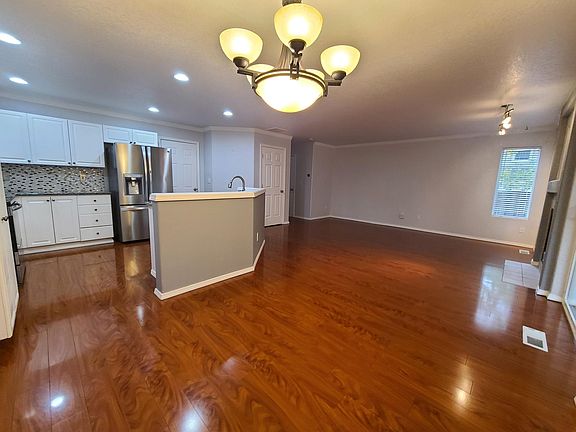 4th image of 5050 NE Schoeler Cir