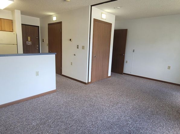 301 1st Ave E, Cresco, IA 52136
