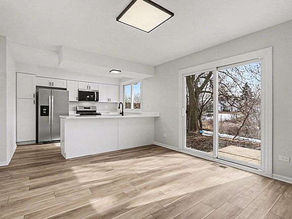 5th image of 1971 Loomes Ave