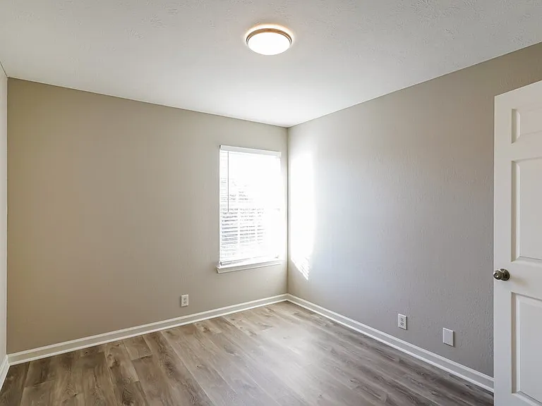 7016 S Hampton Blvd — Photo 16