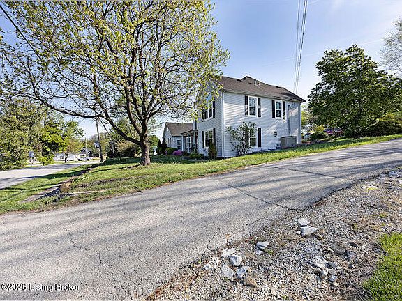4th image of 110 Holy Cross Rd