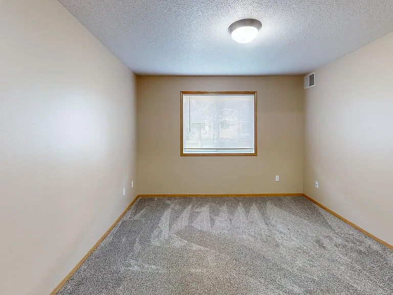 Dakota Park Apartments — Photo 43