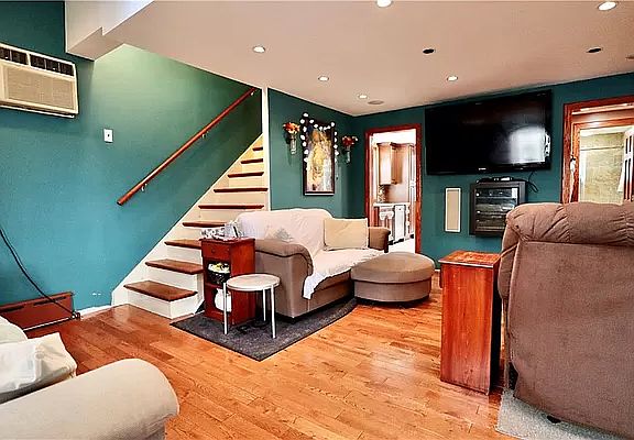 4th image of 62 Aster Ct