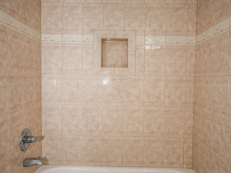 9627 Locust Hill Dr — Photo 32