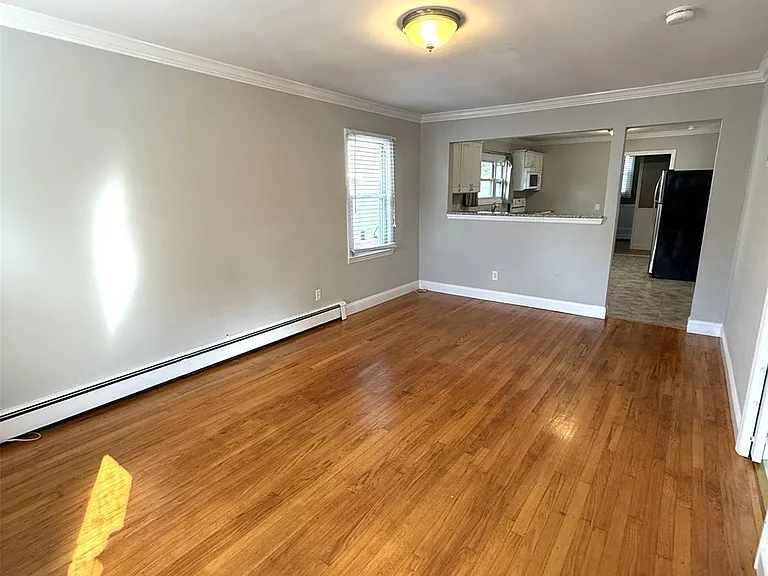 21 Kingdom Ct — Photo 3