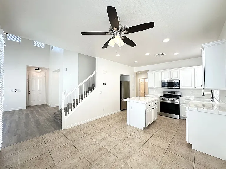 6056 Clear Sail Ct — Photo 9