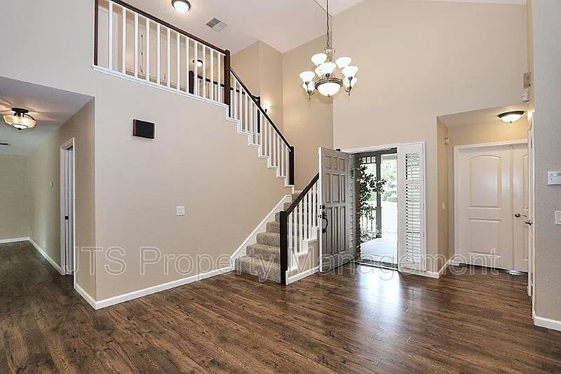 4 bed, 3.0 bath, 2118 sqft, $3,095 — Photo 2
