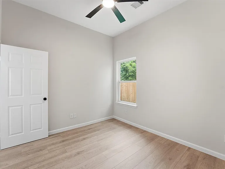 4354 Clover St #A — Photo 15